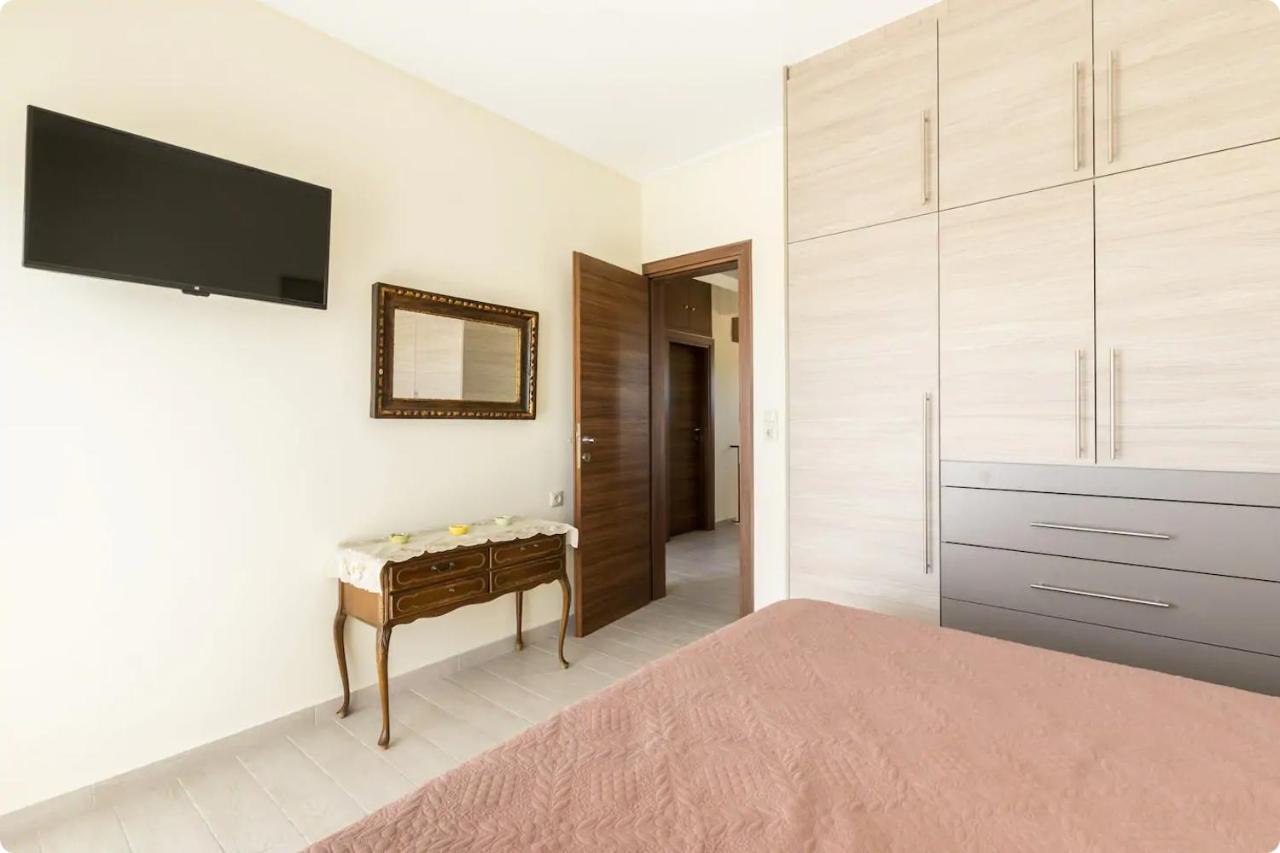 Οικια Elisabeth Apartamento Loútsa Exterior foto
