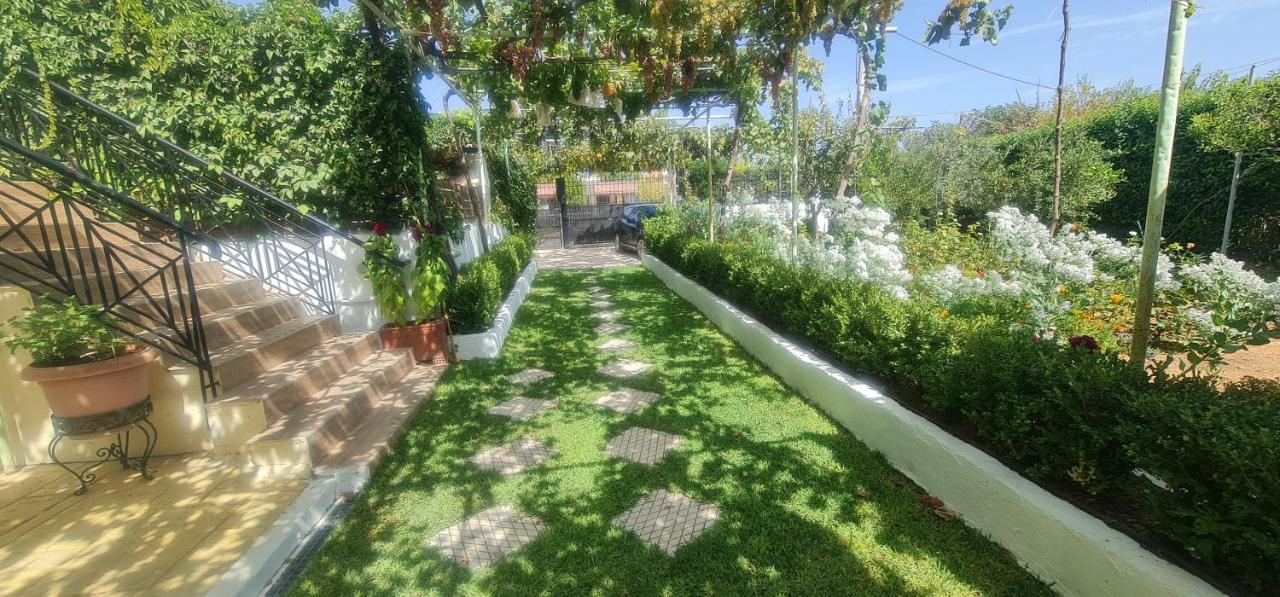 Οικια Elisabeth Apartamento Loútsa Exterior foto